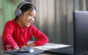 Kid Learning Electronically smiling headphones